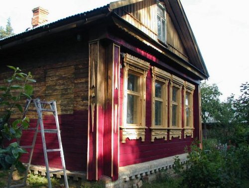 Как правильно покрасить деревянный дом 