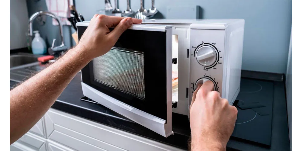 Что делать, если микроволновка включается, но не греет: причины ...